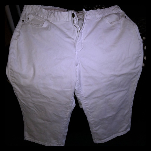 Levi's Pants - Levi Capri Levi's Pants - Levi Capri